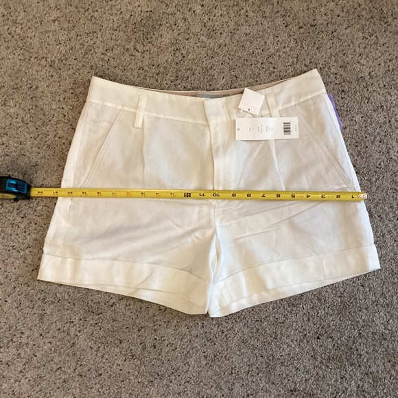 Vince NWT Front Pleat Shorts in Off-White Size 8 - Picture 7 of 8